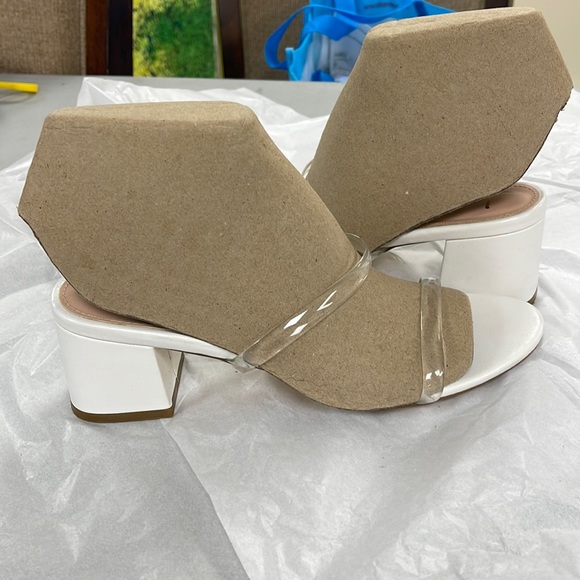 ❤️Lulus sandals❤️ - Picture 2 of 6